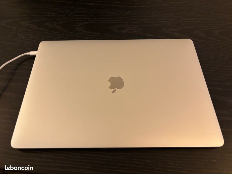 MacBook Pro 16 (image 1)
