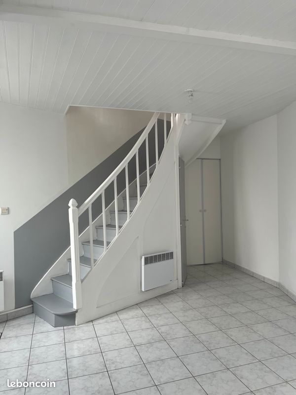 Maison à louer au Bourg sous la Roche (image 3)