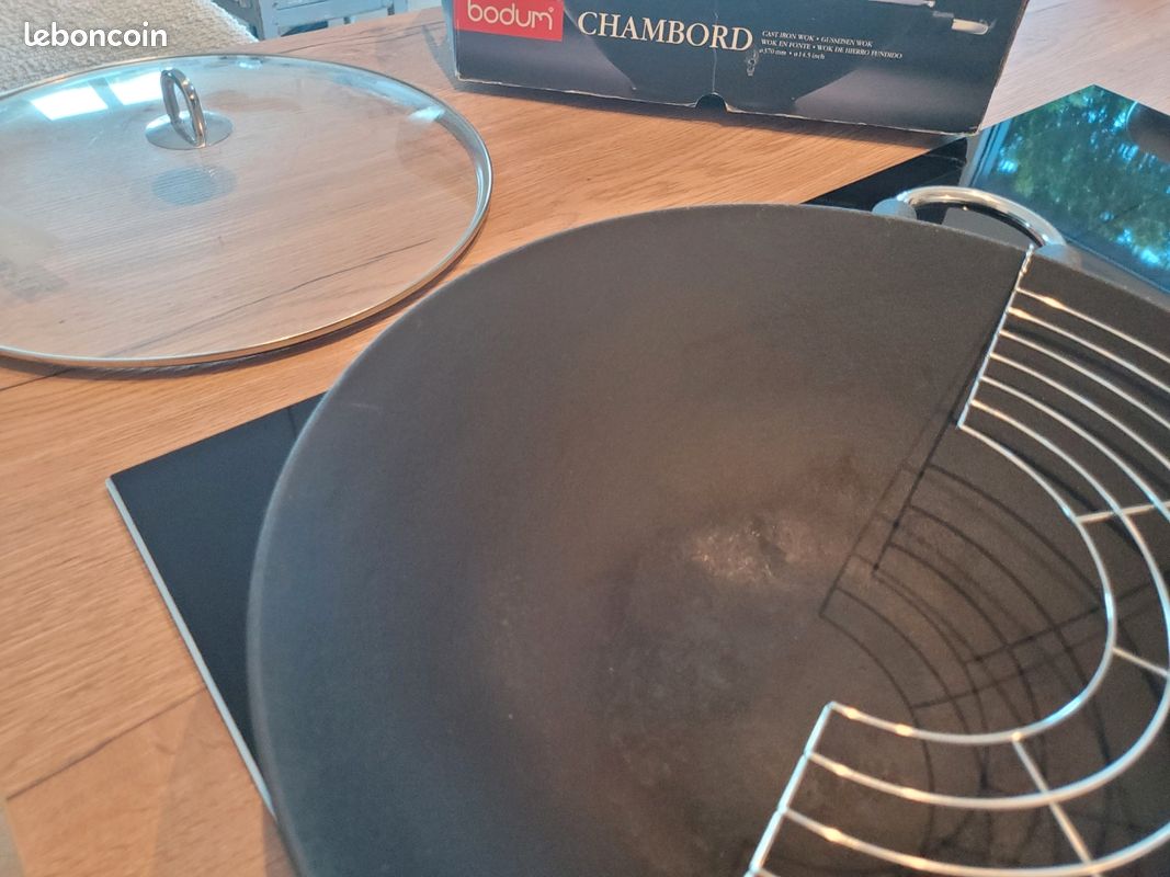 Wok en Fonte Émaillée avec Couvercle Métal Noir Mat 36 cm
