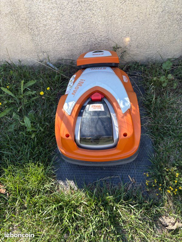 Tondeuse autonome STIHL (image 1)