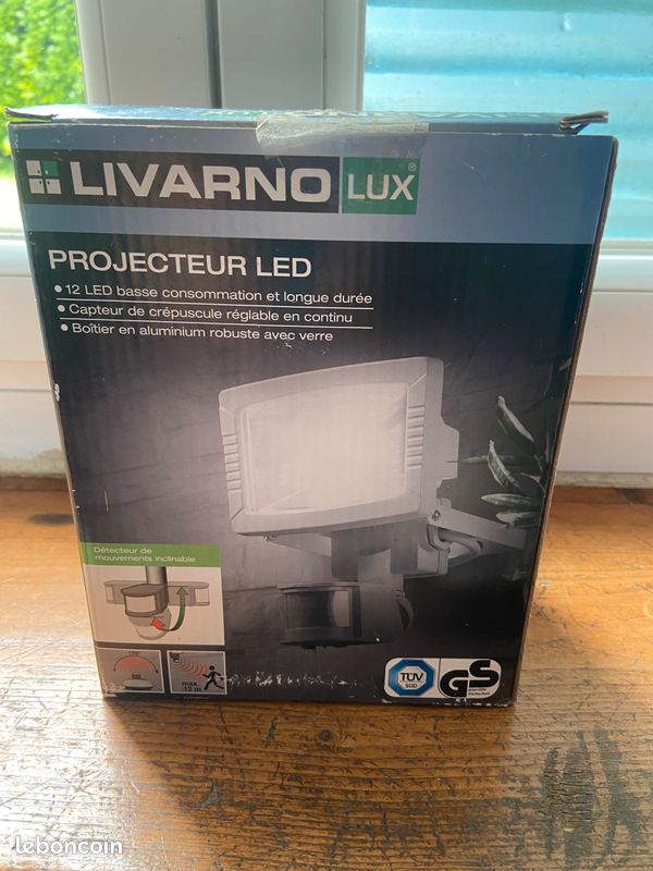Projecteur led extérieur (image 1)