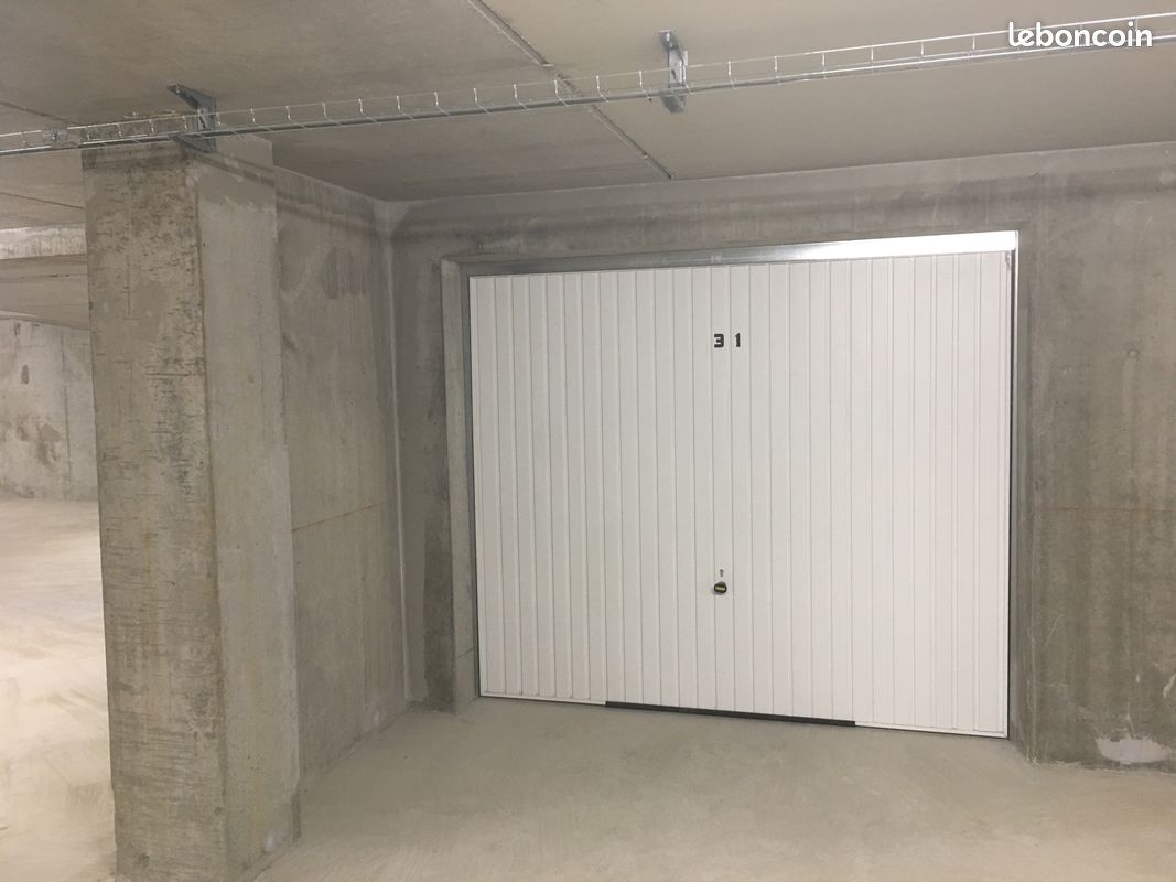 Garage 21 m2 · à Saint-Alban-Leysse · 28 500 €