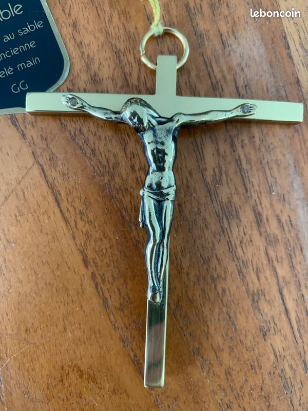 Crucifix en bronze (image 2)