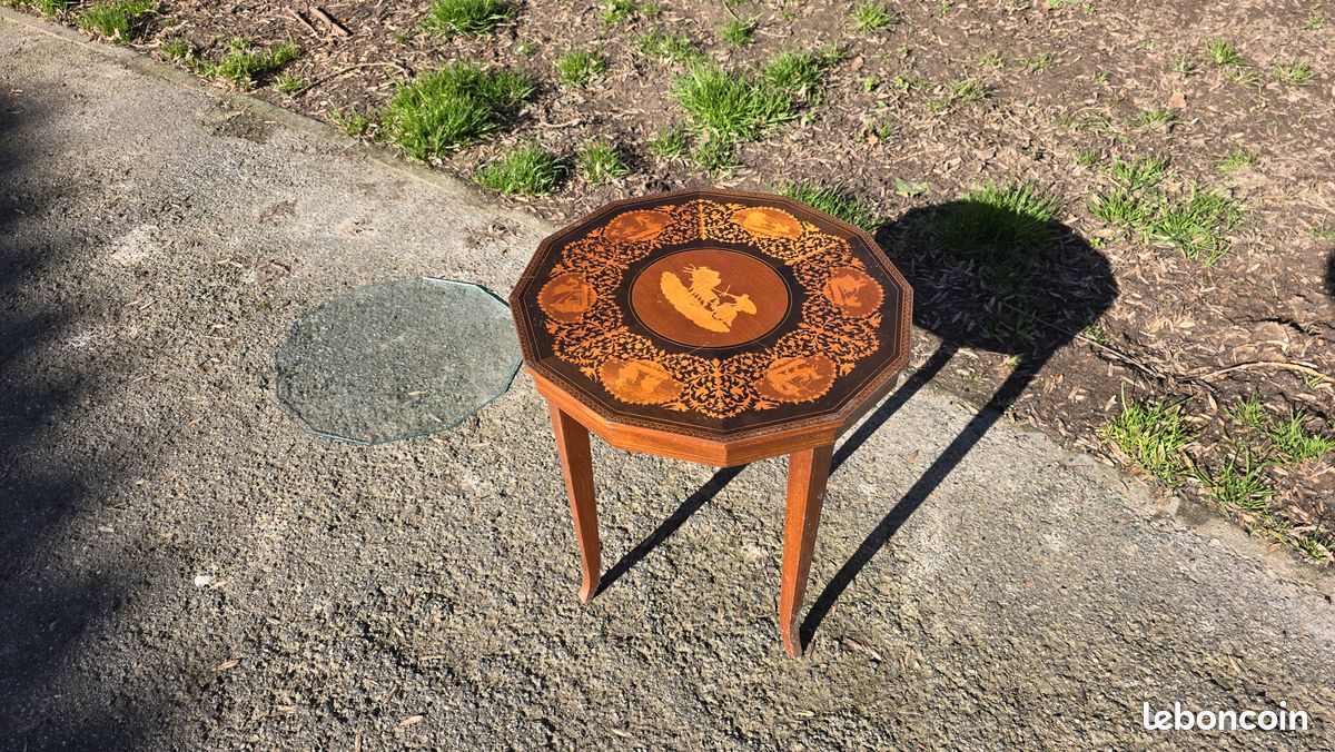 Table basse en marqueterie (image 1)