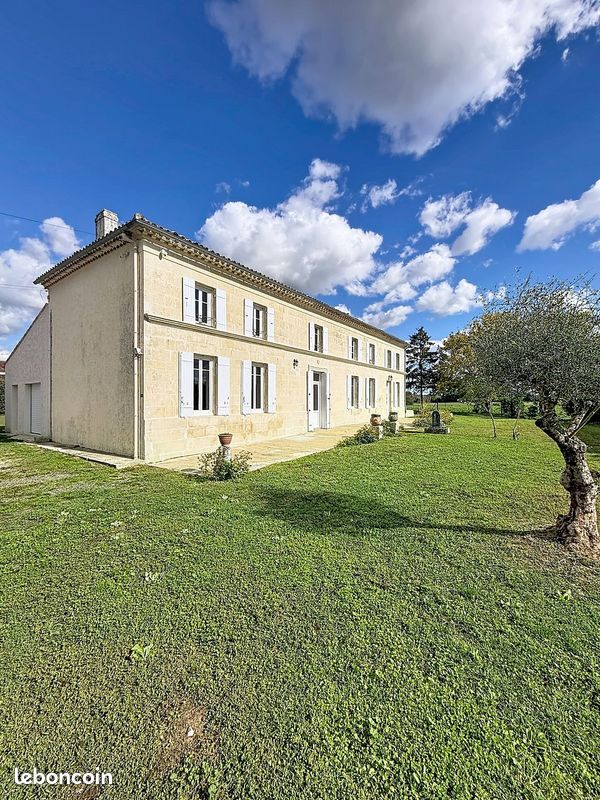 Maison 9 pièces 222 m² · à Saint-André-de-Lidon · 222 m² · 370 000 €