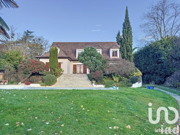 Maison 8 pièces 235 m²