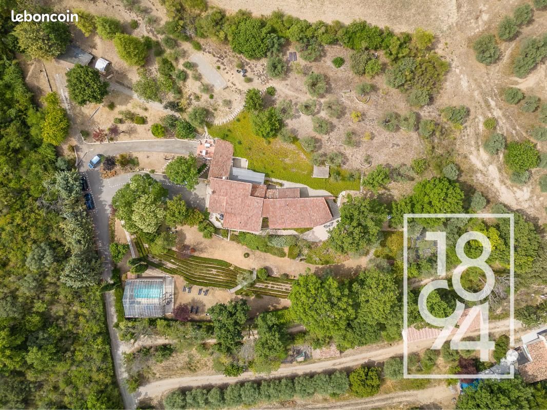 Maison 7 pièces 397 m² · à Valensole · 397 m² · 650 000 €