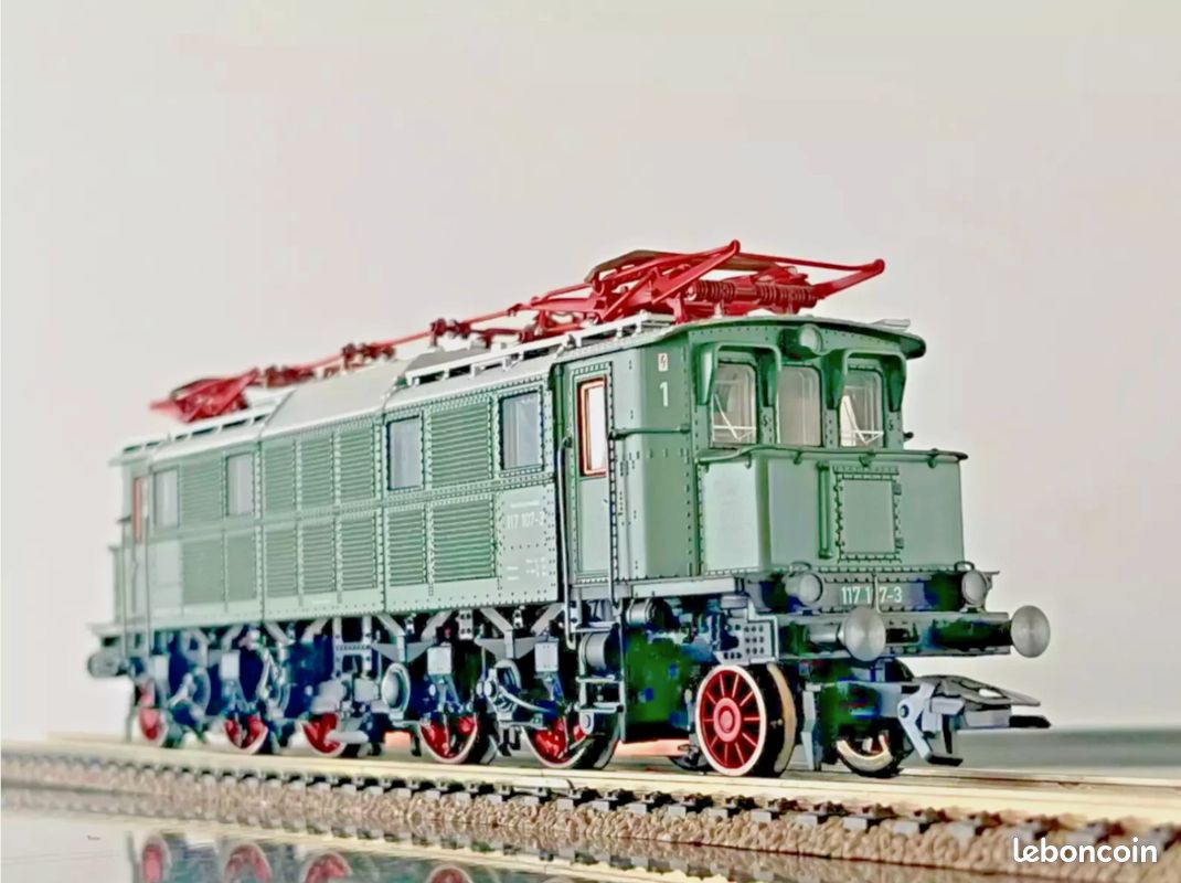 Locomotive électrique Trix 22176 - BR 117 DB - Ép.4 - MFX Son Numérique - Neuf