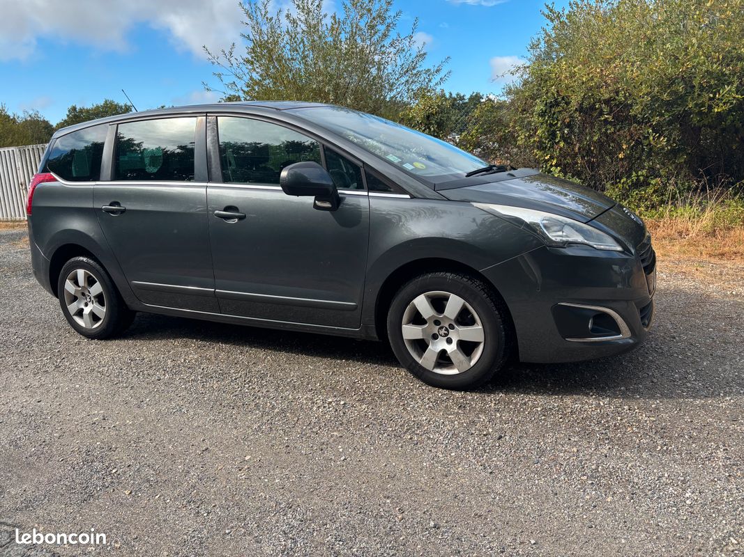 PEUGEOT 5008. 1L6 HDI . 6 cv. 116 cv. AN 09/2016 (image 2)