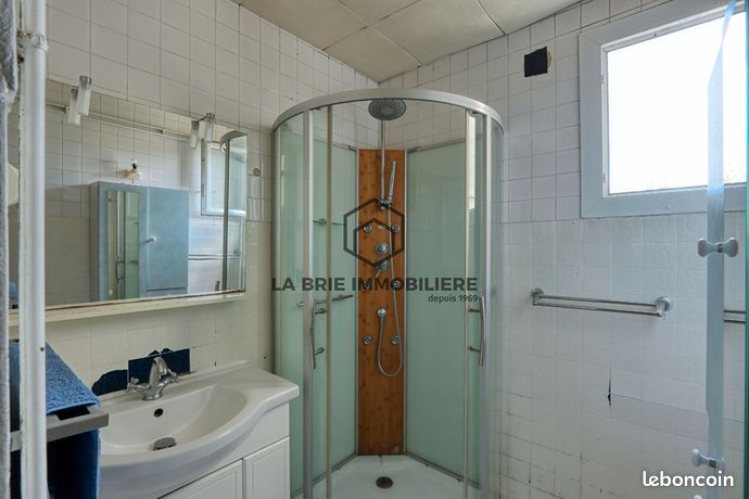 https://img.leboncoin.fr/api/v1/lbcpb1/images/f9/d2/4b/f9d24bcbe7736c51ff7db955f9ea16fa29d3d12b.jpg?rule=ad-image