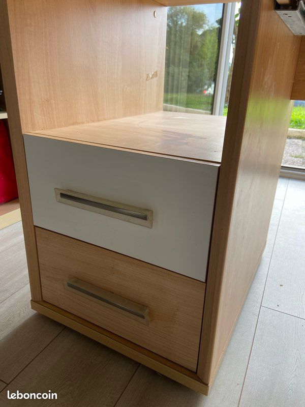Bureau (image 2)