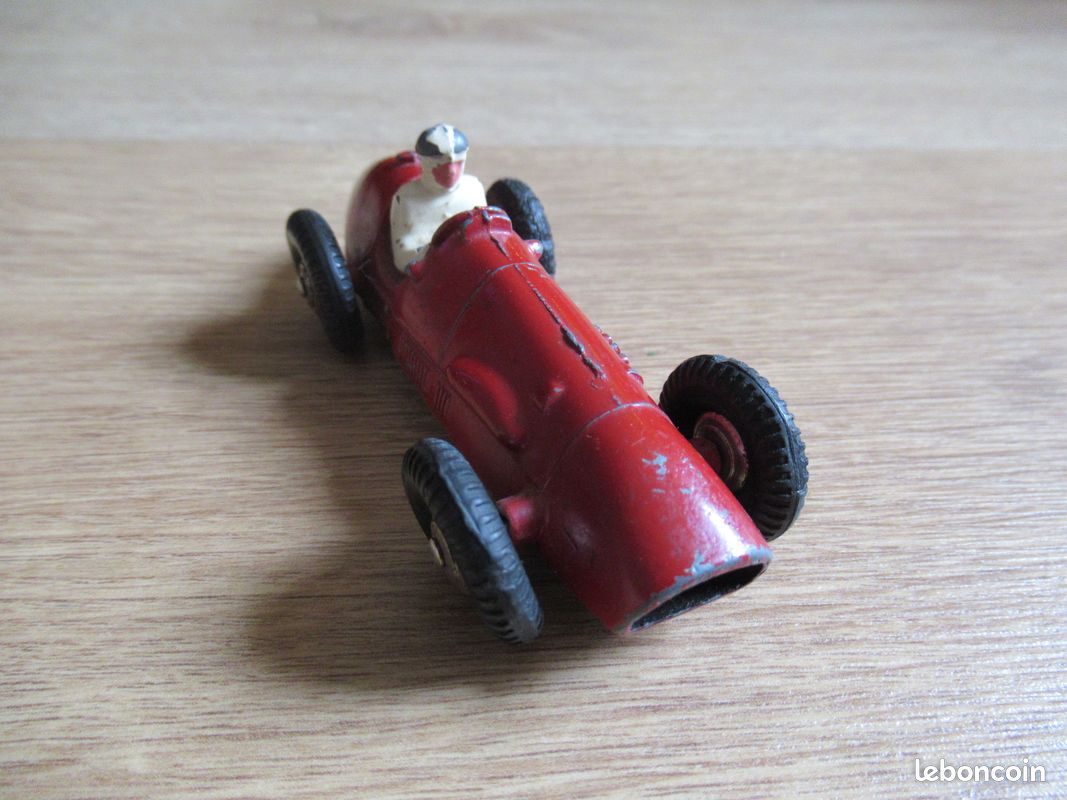voiture miniature 1/43 Dinky Toys Ferrari 23J