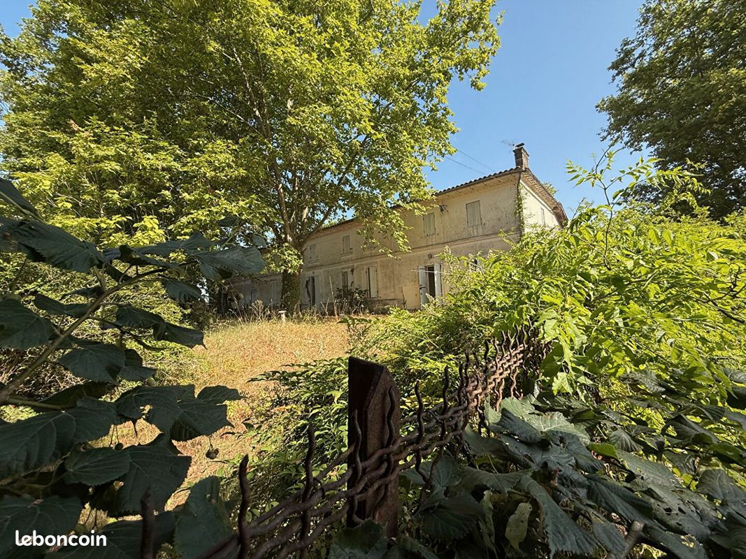 Maison 12 pièces 300 m² · à Coutras · 300 m² · 155 000 €