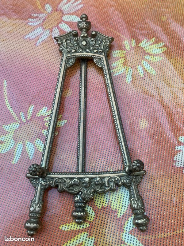 Chevalet de table en laiton (image 5)