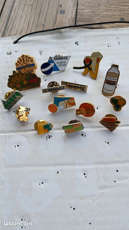 Lot de Pin's (image 7)