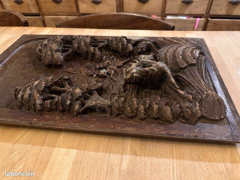 Ancien bas relief en bois sculpté - scène moyenâgeuse de chasse au cerf (image 5)