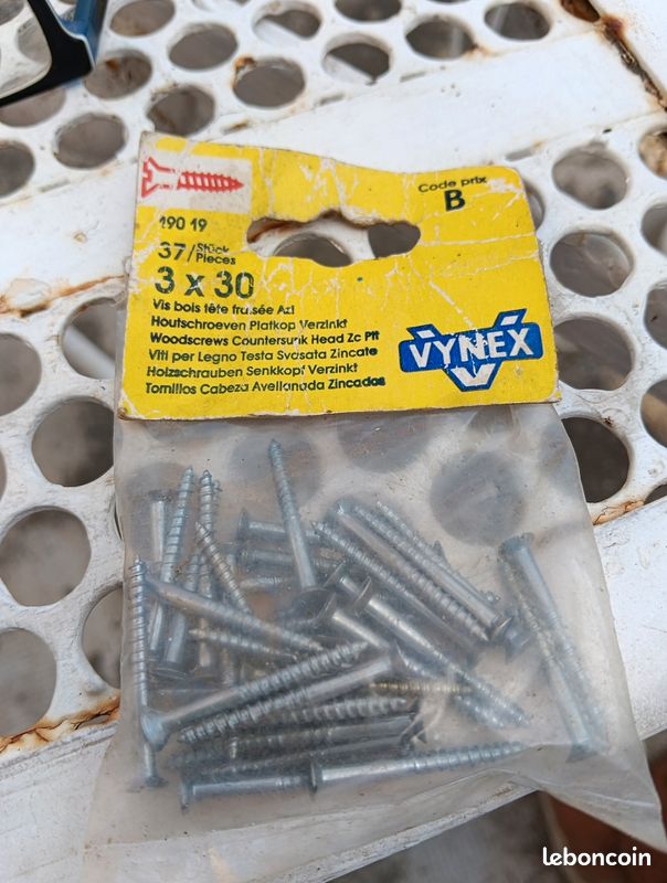 37 vis bois tête fraisée 3x30 neuf (image 1)