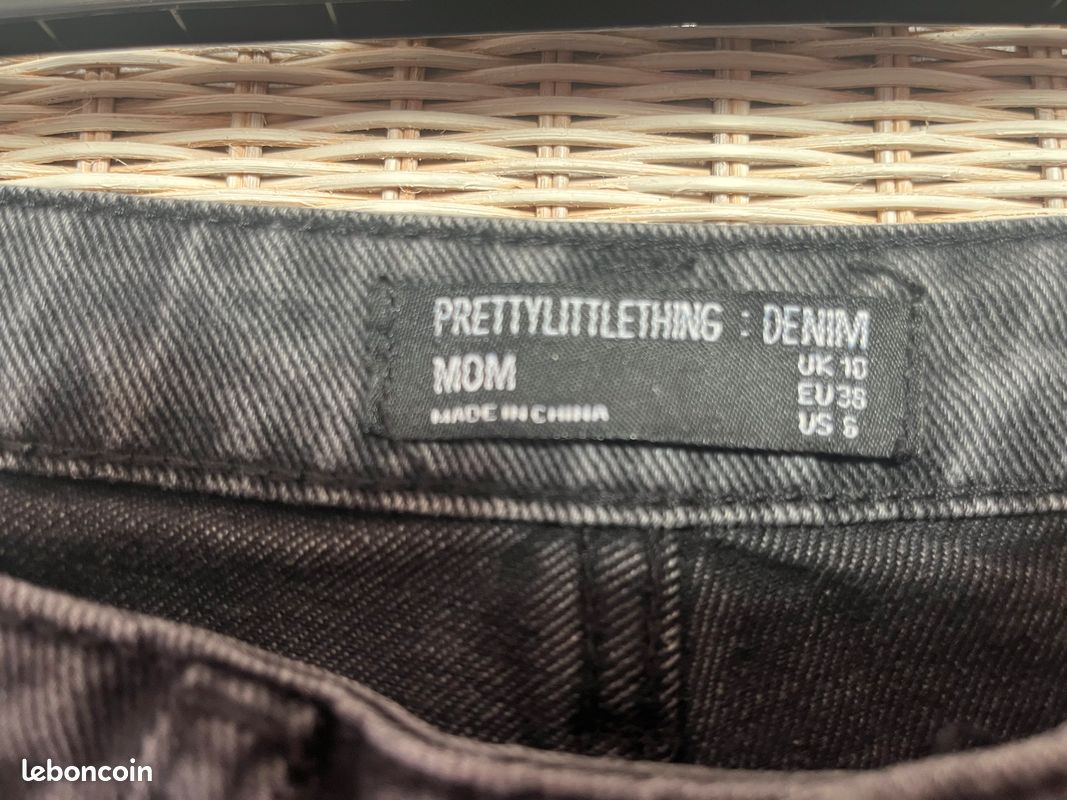 Jean's grande longueur. Noir délavé de chez PrettyLittleThing (image 3)