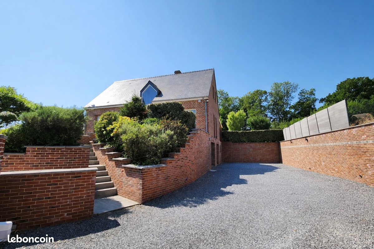 Maison 8 pièces 160 m² · à Étroeungt · 160 m² · 292 000 €