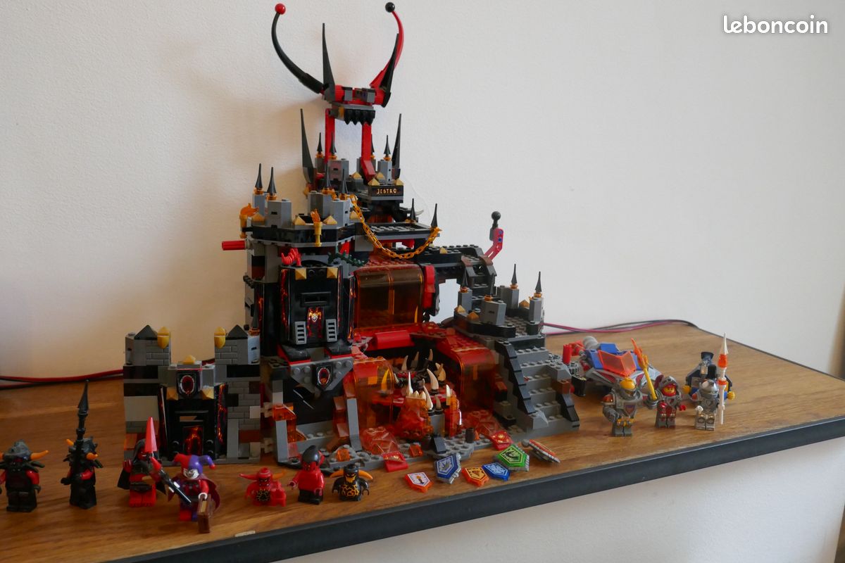 Castle Lego 70323 Jestro's Volcano Lair Lego Set 70323 Nexo - Main Image