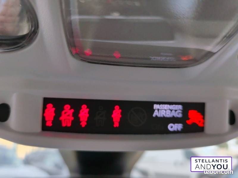 Peugeot 208 PureTech 75 S&S BVM5 Style (image 17)