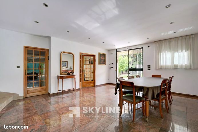 Villa 9 pièces 285 m² — 16