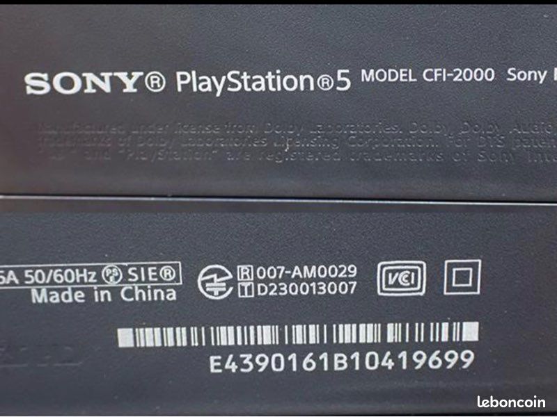 Je recherche une PlayStation 5 année 2025 avec lecteur (image 1)
