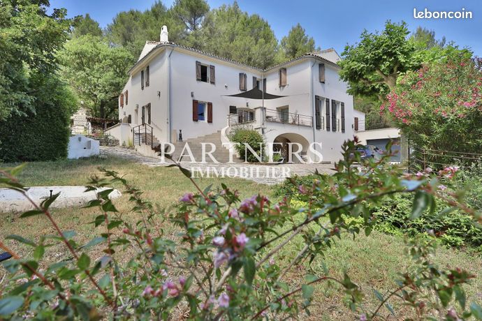 Maison 11 pièces 357 m²