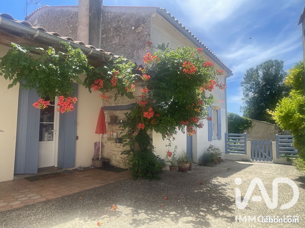 Maison 6 pièces 185 m² · à Saint-Sulpice-d'Arnoult · 185 m² · 328 000 €