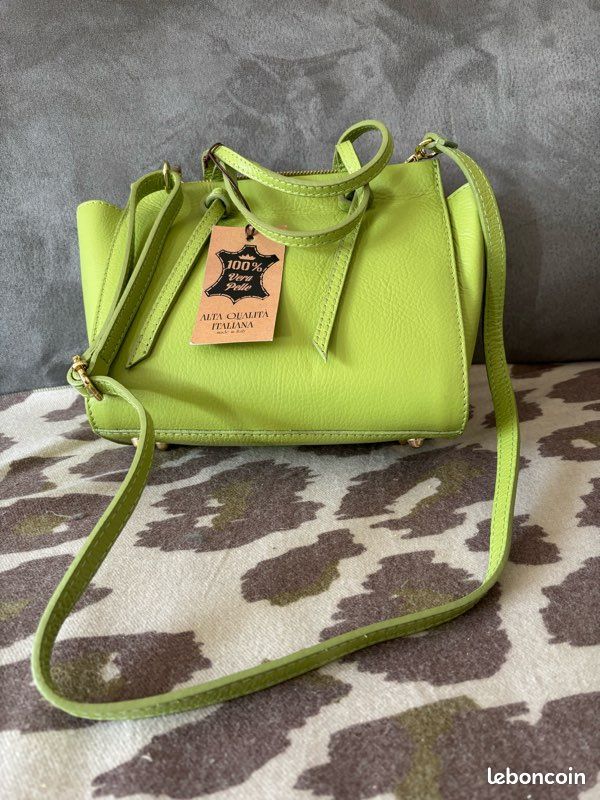 Sac à Main Vert Cuir – Bandoulière – 20x7x14 Cm – Neuf Avec étiquettes