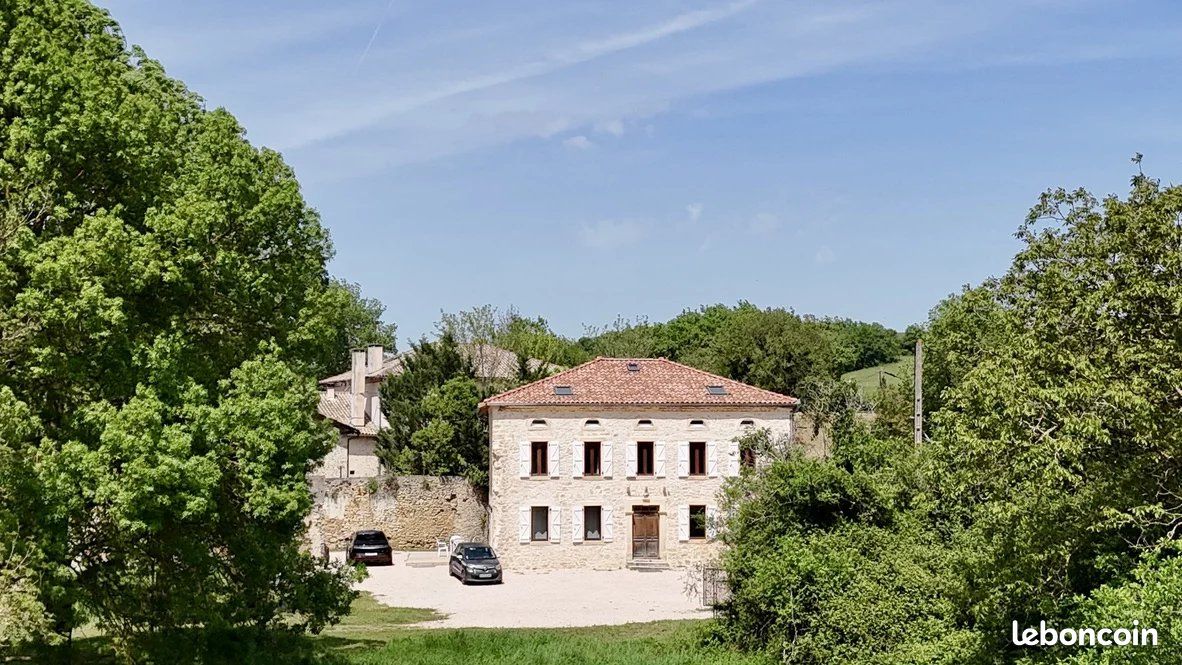 Maison 8 pièces 235 m² · à Aurignac · 235 m² · 415 000 €