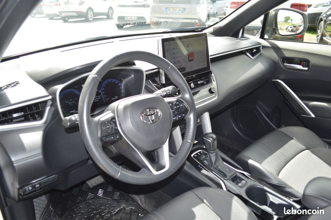 Toyota Corolla HYBRIDE MY22 Cross 196h Design (image 14)
