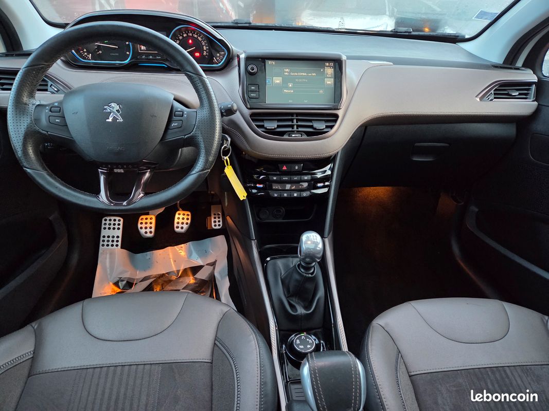 Peugeot 2008 1.6 L E-HDI 115 CH "Féline Cuivre" (image 3)