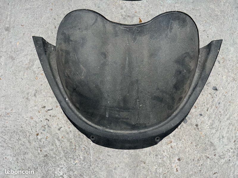 Cache guidon avant Xevo 125 (image 2)