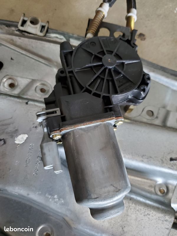 Moteur pour vitre arrière droite C3 Pluriel (image 1)