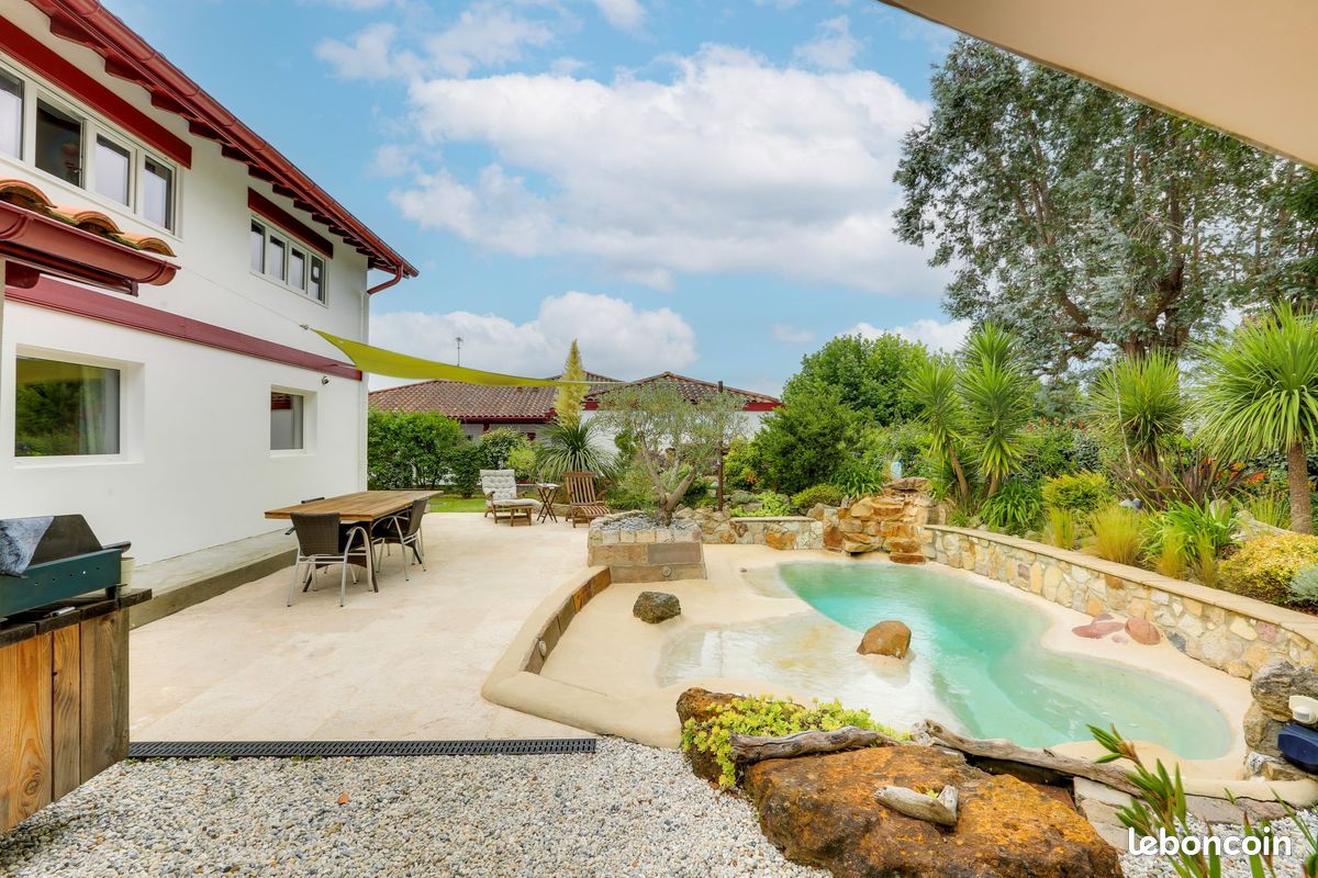 Maison 10 pièces 249 m² · à Villefranque · 249 m² · 799 000 €