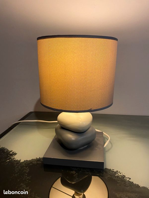 Lampe de chevet grise avec ampoule (image 3)