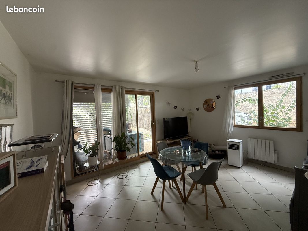 Appartement 3 pièces 64 m² · à Saint-Genis-Laval · 64 m² · 1 070 €/mois