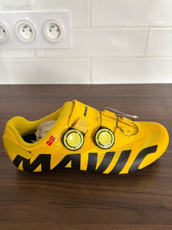 Chaussures De Vélo Route Mavic Cosmic Ultimate II Carbone – Jaune/Noir – Pointure 4 UK / 36 2/3 EU