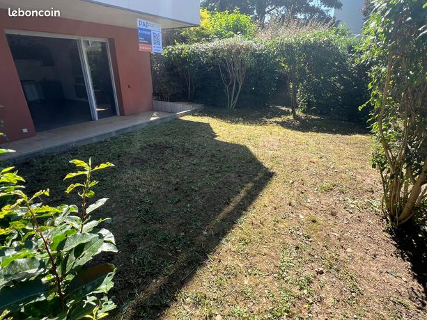 Département Haute-Savoie (74), Disponible, Appartement T4 à Valleiry, centre village, à 3 kms de la douane de Chancy (Suisse) - 3 Chambres, Jardin, terrasse, Garage sécurisé & Place de stationnement