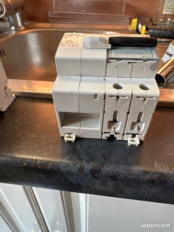 Disjoncteur Legrand 16A30ma (image 3)