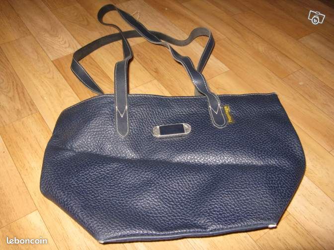 Sac à main bleu marine paquetage : 8 euros (image 1)