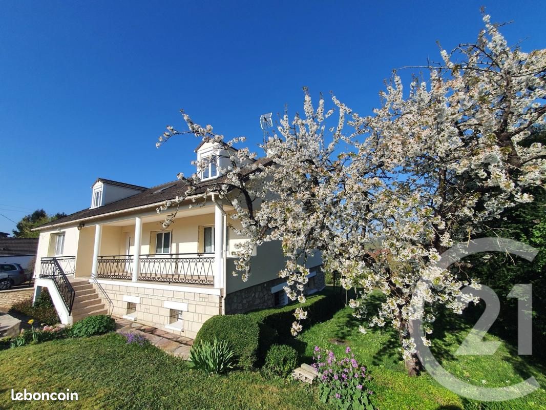 Maison 7 pièces 196 m² · à Mériel · 196 m² · 467 000 €