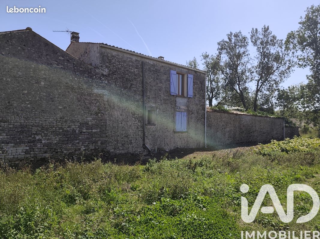Maison 3 pièces 92 m² · à Lozay · 92 m² · 95 000 €