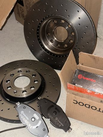Jeu de 4 plaquettes de frein avant BREMBO P 16 013 pas cher Jeu de 4 plaquettes de frein avant BREMBO P 16 013 pas cher