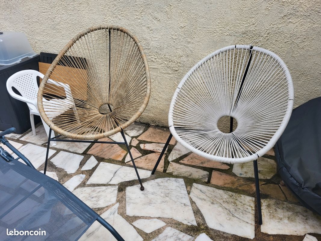 Lot 2 chaises acapulco (image 1)