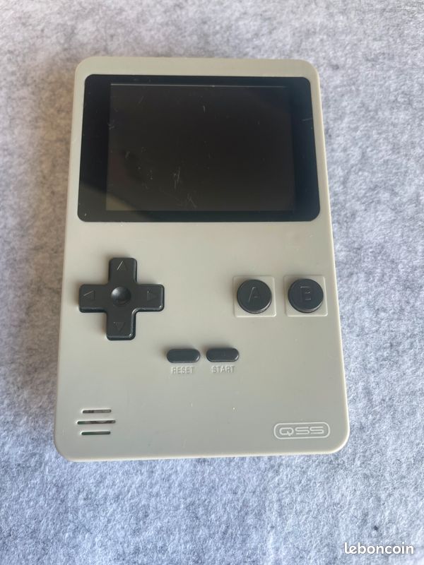 Console Rétro Portable – 100 Jeux 16 Bits Préchargés – Écran 2,8″ – Batterie 600 MAh – Sortie TV – Cadeau Enfant (Bleu)