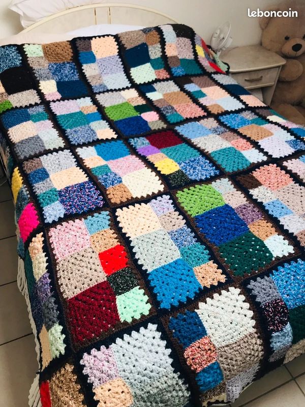 Grande couverture vintage années 70 granny square crochet patchwork laine multicolore 195x215 (image 1)