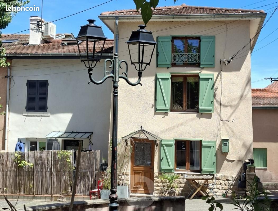 Maison 5 pièces 90 m² · à Saint-Symphorien-d'Ozon · 90 m² · 255 000 €