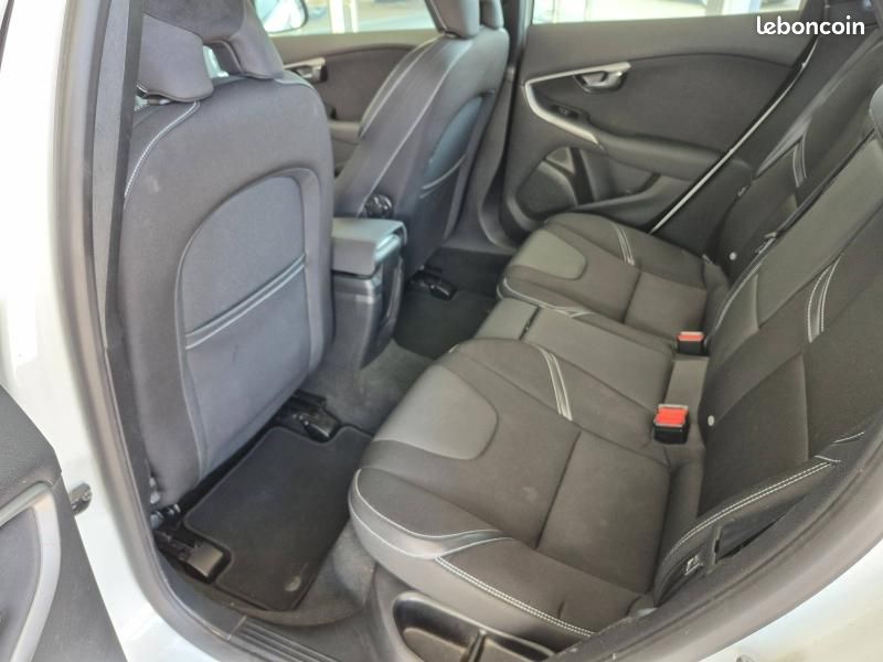 Volvo V40 D2 120ch Momentum Business Geartronic (image 23)